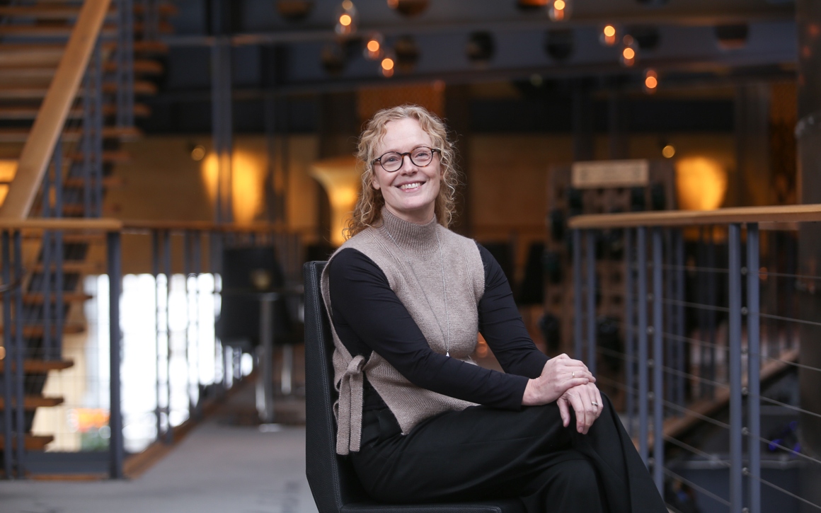 Elisabeth Stén, CFO Telia Cygate i stol på kontor.