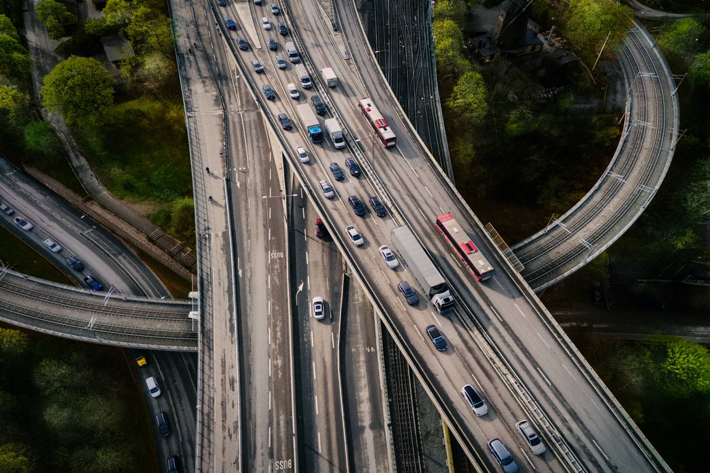 Visar överlappande motorvägar på olika nivåer.