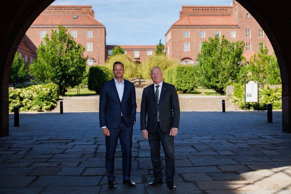 Patrik Hofbauer, vd och koncernchef Telia Company tillsammans med Anders Söderholm, rektor på KTH.