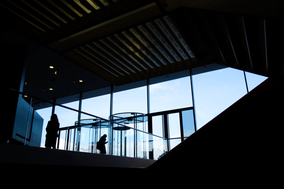 Fönsterparti på kontor sett inifrån